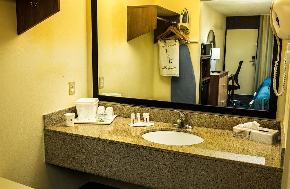 Days Inn By Wyndham Newark Wilmington Eksteriør billede