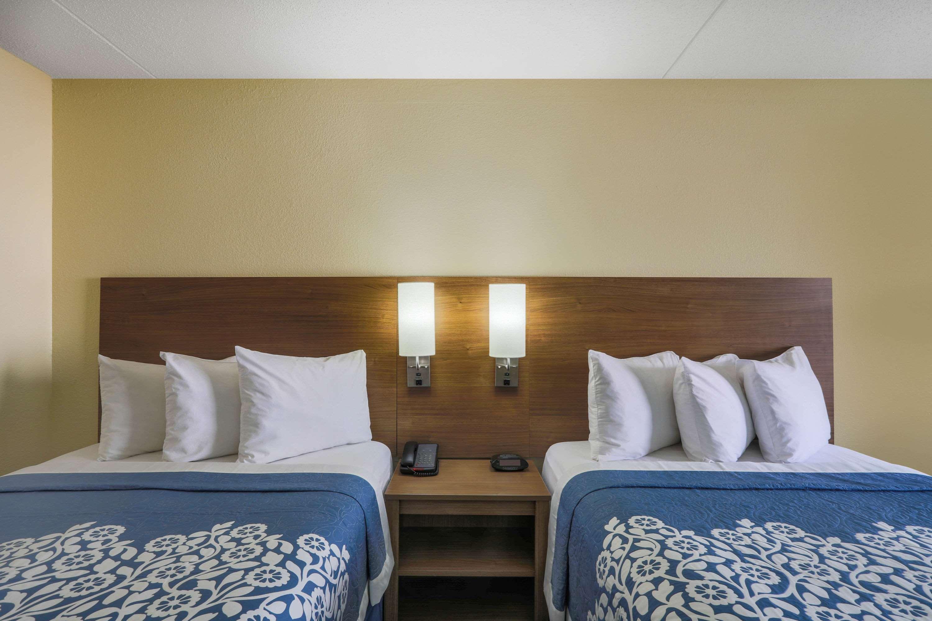 Days Inn By Wyndham Newark Wilmington Eksteriør billede