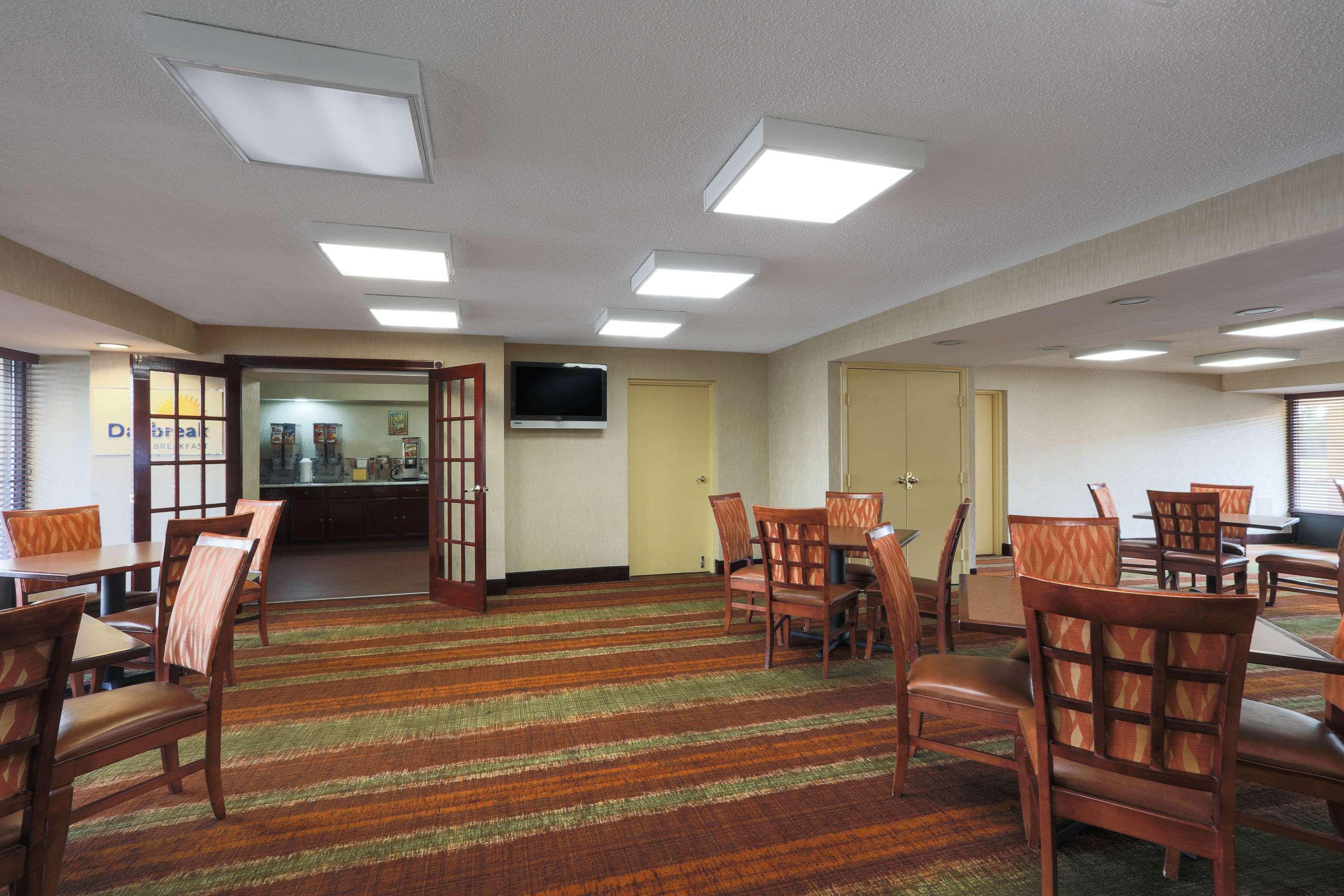 Days Inn By Wyndham Newark Wilmington Eksteriør billede