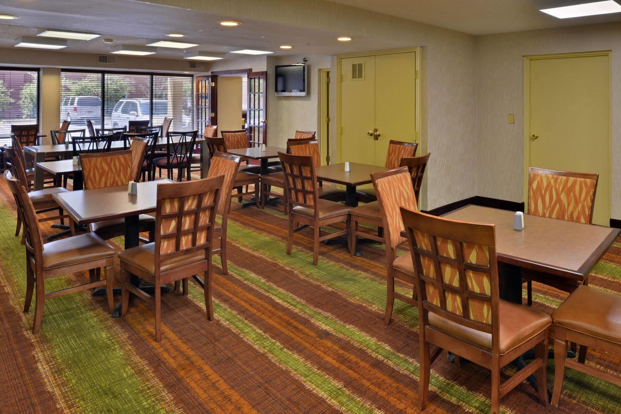 Days Inn By Wyndham Newark Wilmington Eksteriør billede