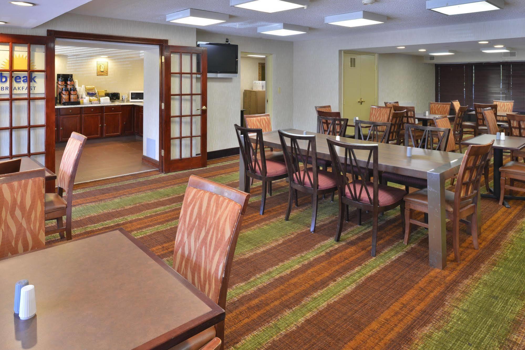 Days Inn By Wyndham Newark Wilmington Eksteriør billede