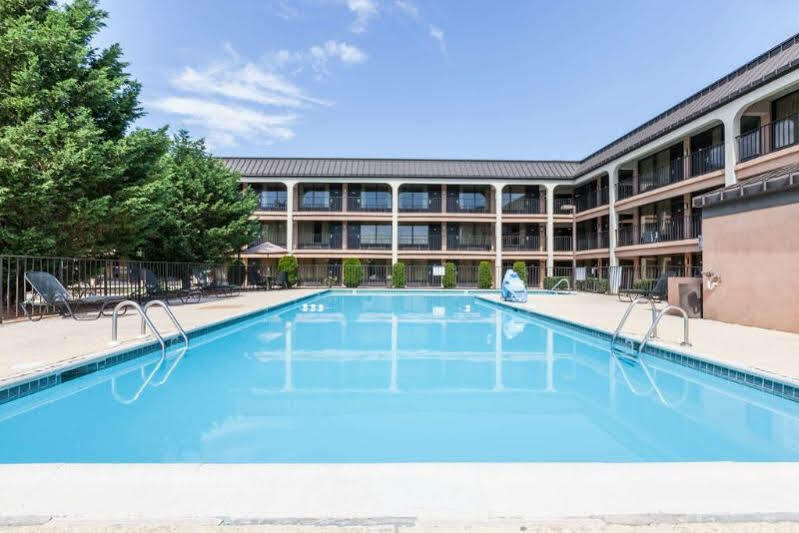 Days Inn By Wyndham Newark Wilmington Eksteriør billede
