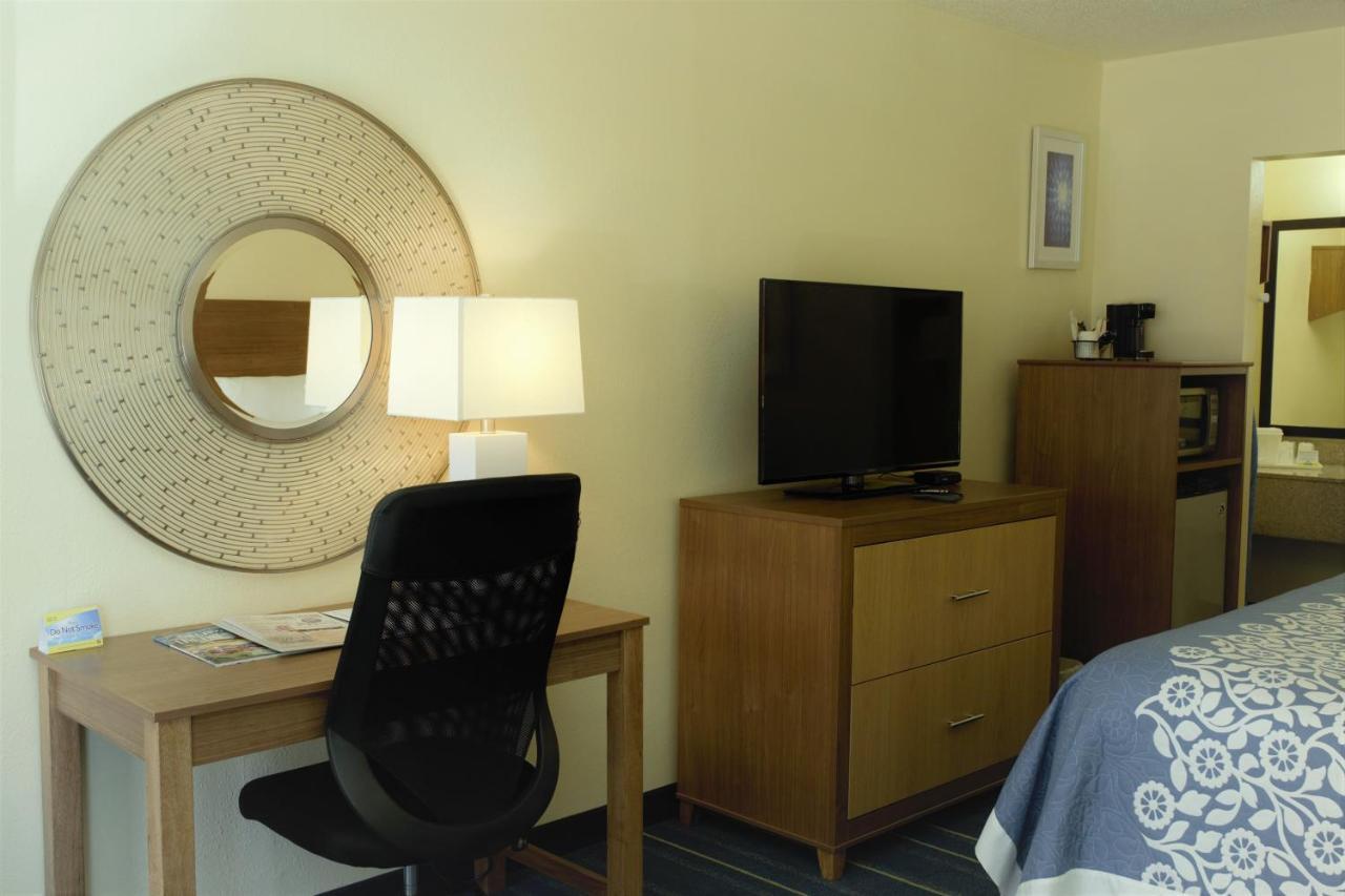 Days Inn By Wyndham Newark Wilmington Eksteriør billede